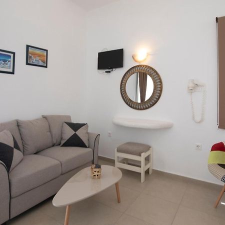 Thira'S Dolphin Aparthotel Akrotírion Екстериор снимка