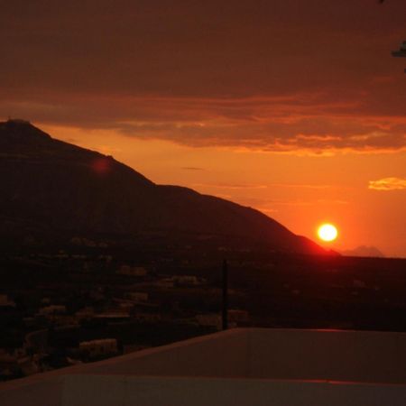 Thira'S Dolphin Aparthotel Akrotírion Екстериор снимка