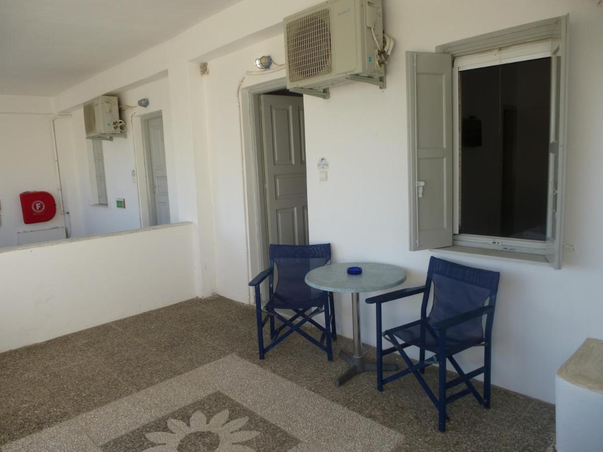 Thira'S Dolphin Aparthotel Akrotírion Екстериор снимка