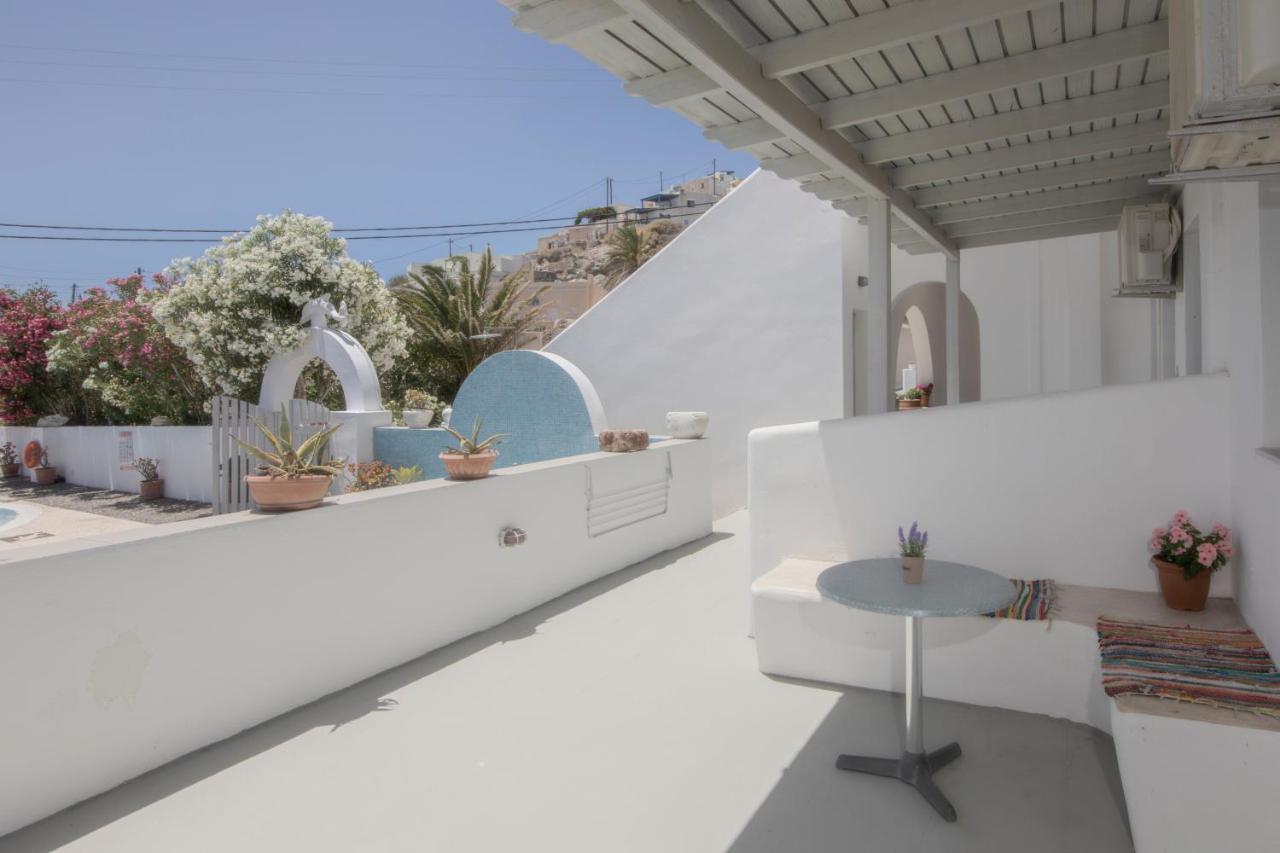 Thira'S Dolphin Aparthotel Akrotírion Екстериор снимка