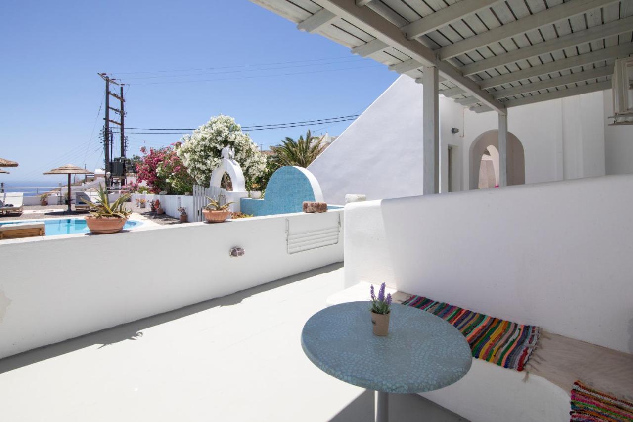 Thira'S Dolphin Aparthotel Akrotírion Екстериор снимка