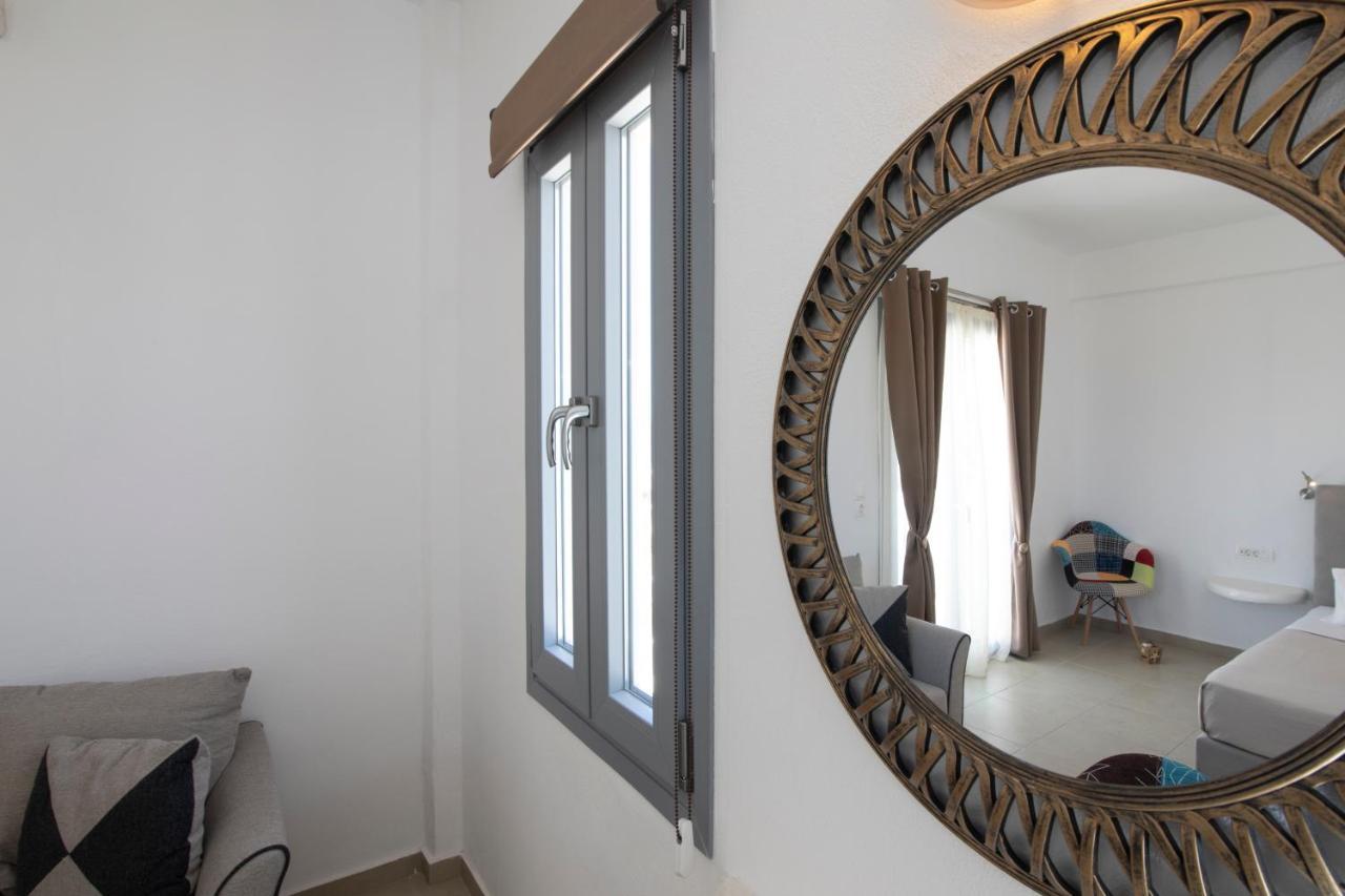 Thira'S Dolphin Aparthotel Akrotírion Екстериор снимка
