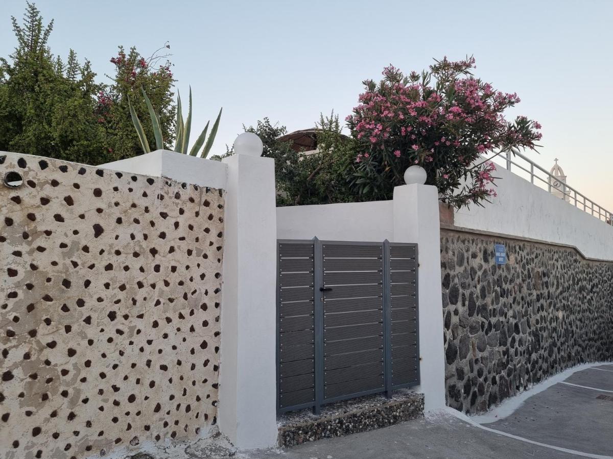 Thira'S Dolphin Aparthotel Akrotírion Екстериор снимка