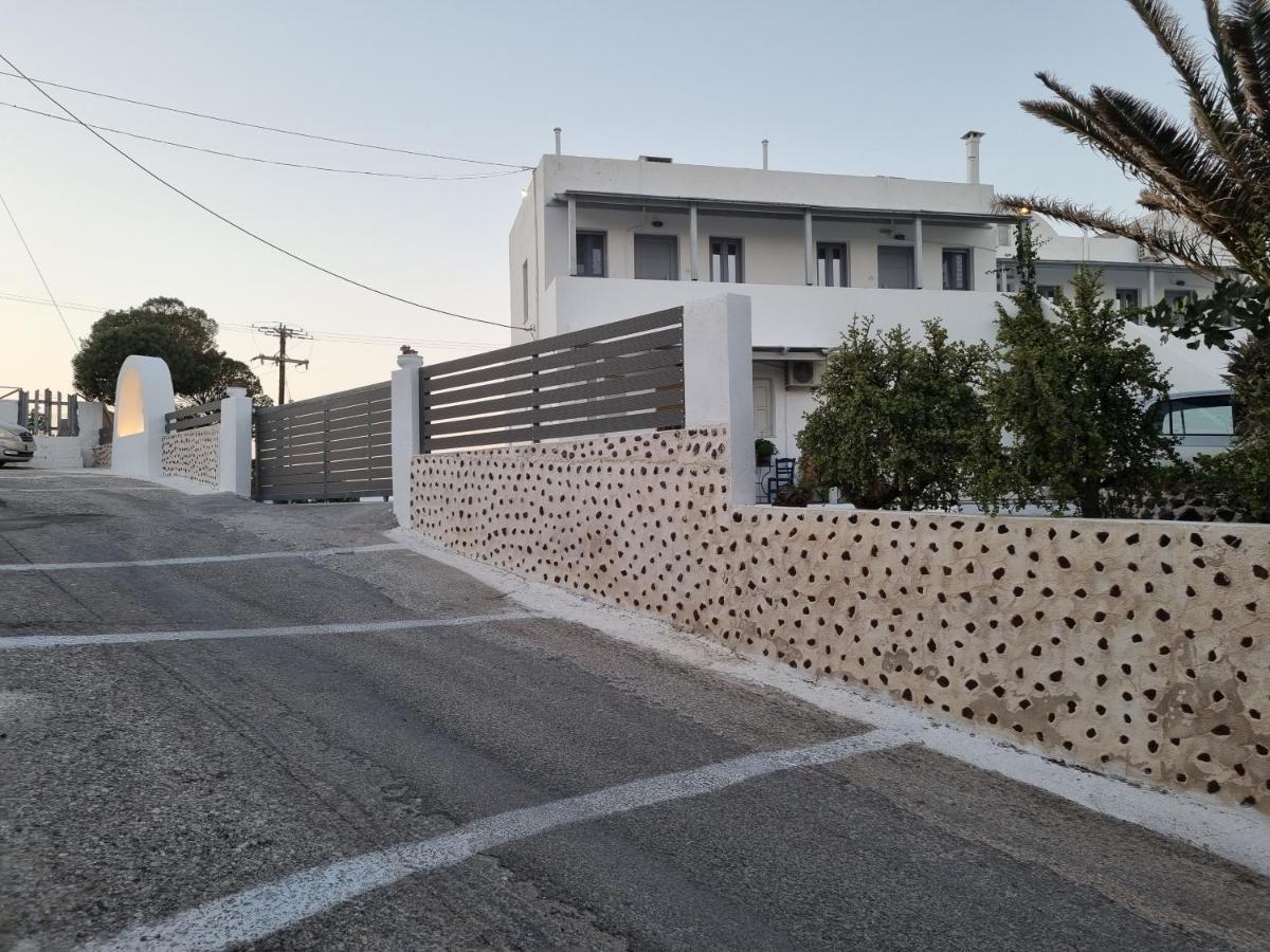 Thira'S Dolphin Aparthotel Akrotírion Екстериор снимка
