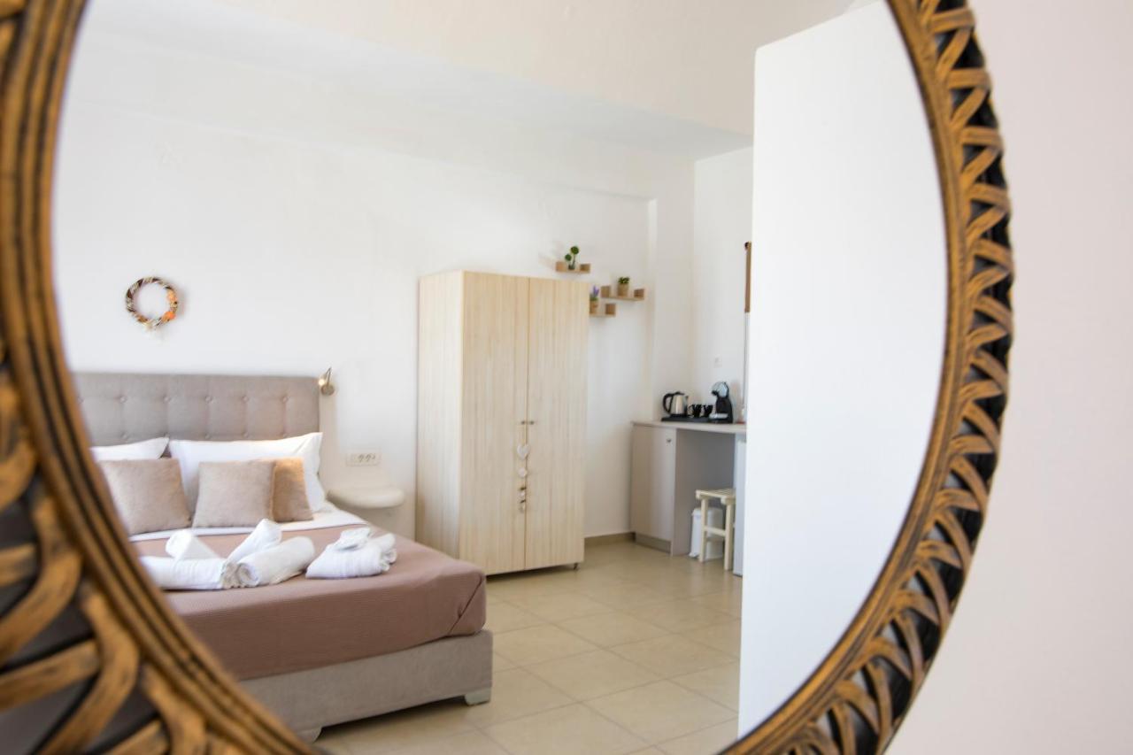 Thira'S Dolphin Aparthotel Akrotírion Екстериор снимка