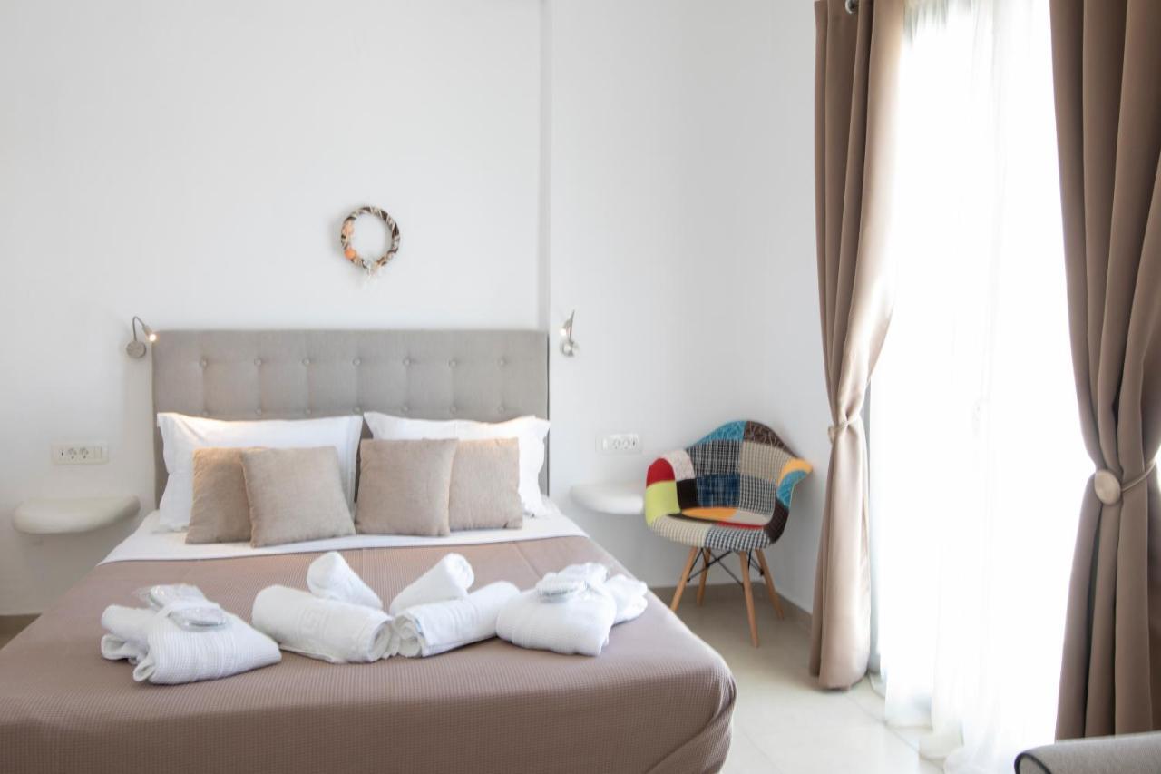 Thira'S Dolphin Aparthotel Akrotírion Екстериор снимка