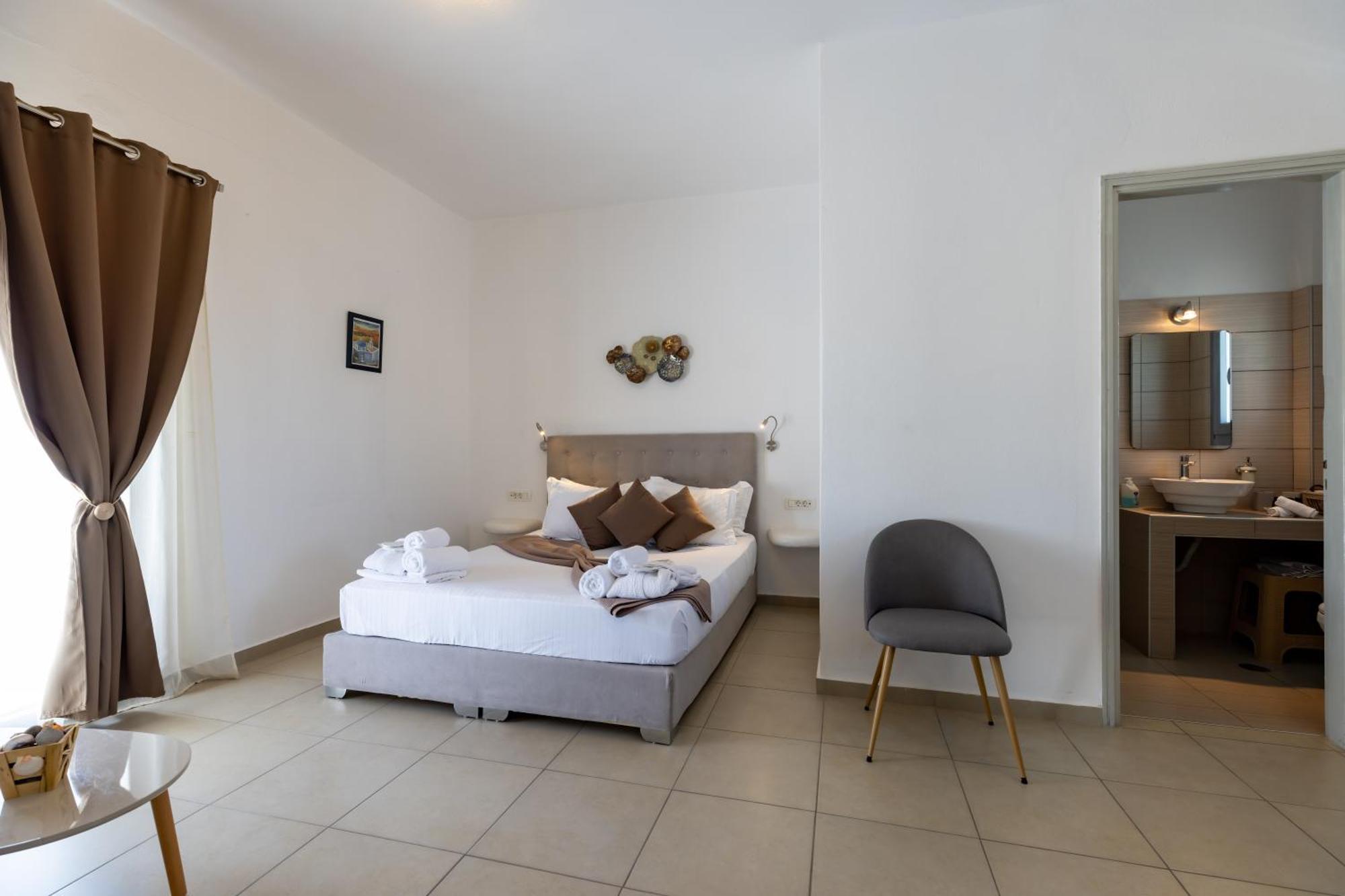 Thira'S Dolphin Aparthotel Akrotírion Екстериор снимка