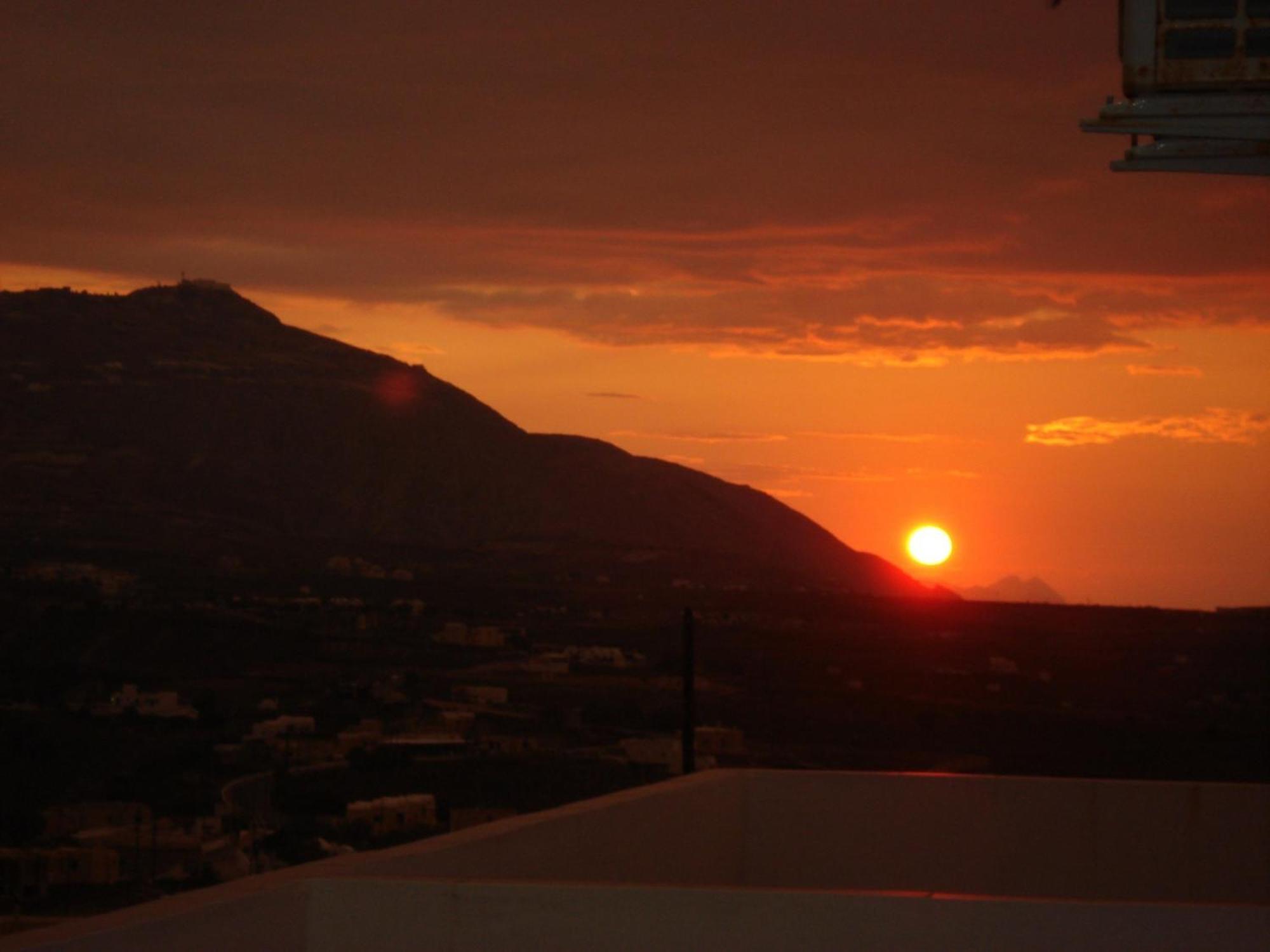 Thira'S Dolphin Aparthotel Akrotírion Екстериор снимка