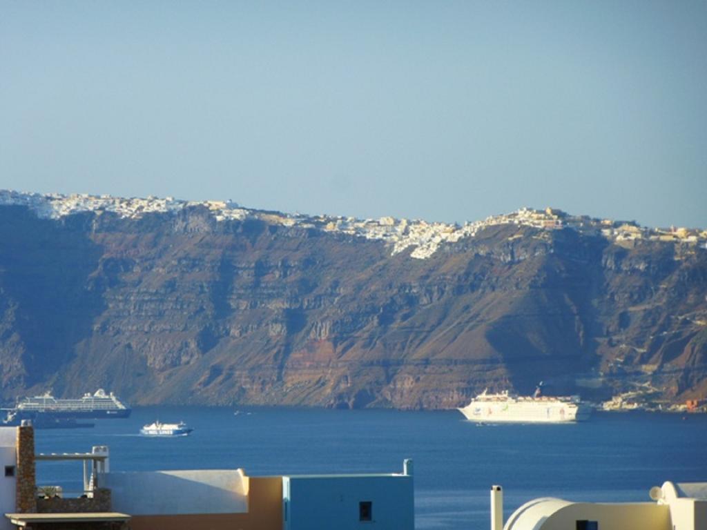 Thira'S Dolphin Aparthotel Akrotírion Екстериор снимка
