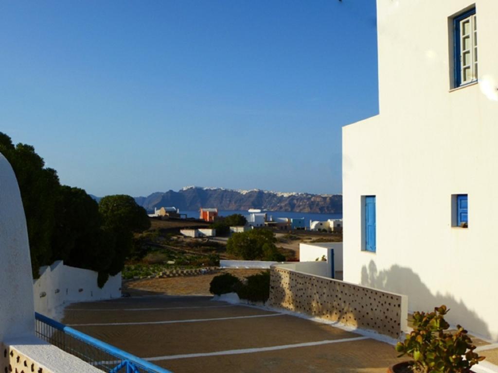Thira'S Dolphin Aparthotel Akrotírion Екстериор снимка