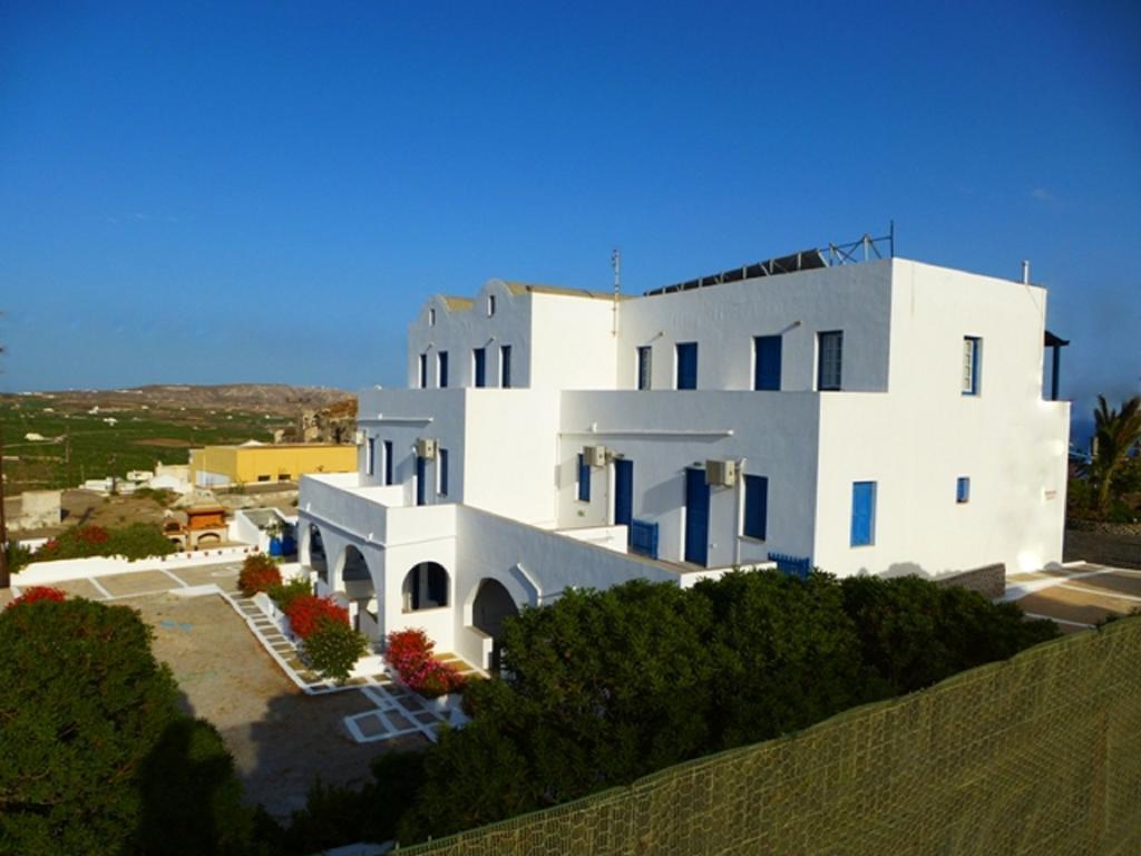 Thira'S Dolphin Aparthotel Akrotírion Екстериор снимка