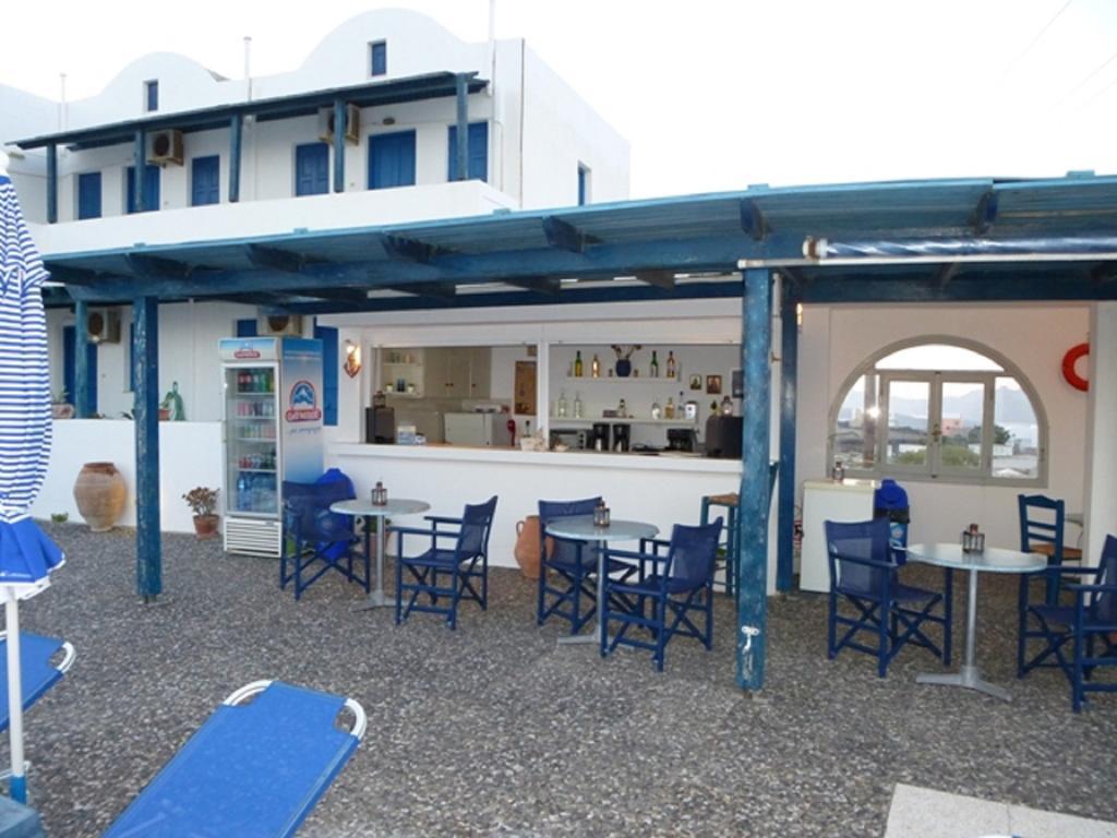 Thira'S Dolphin Aparthotel Akrotírion Екстериор снимка