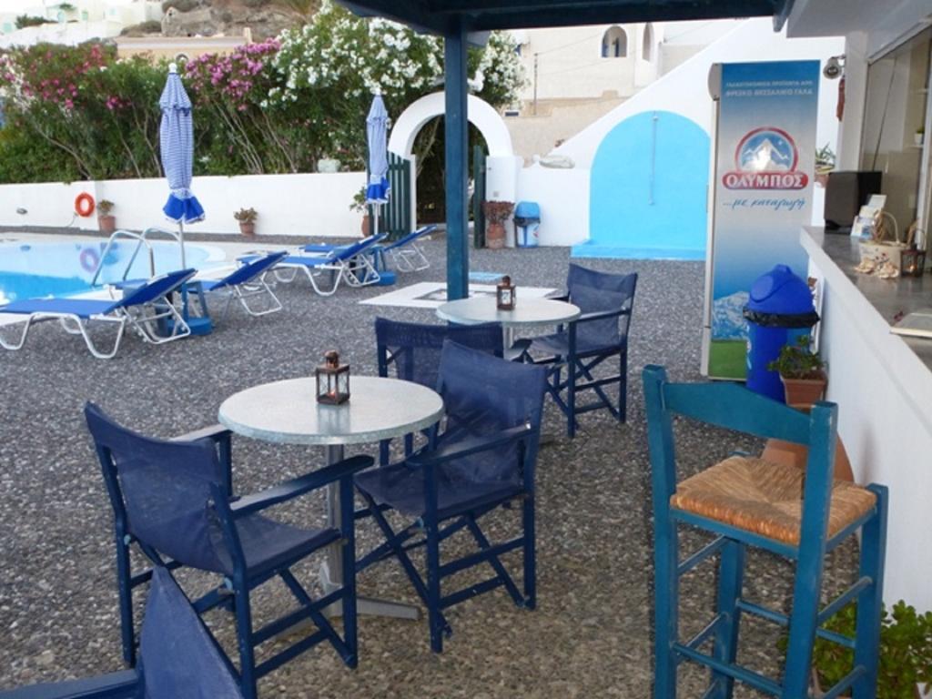 Thira'S Dolphin Aparthotel Akrotírion Екстериор снимка