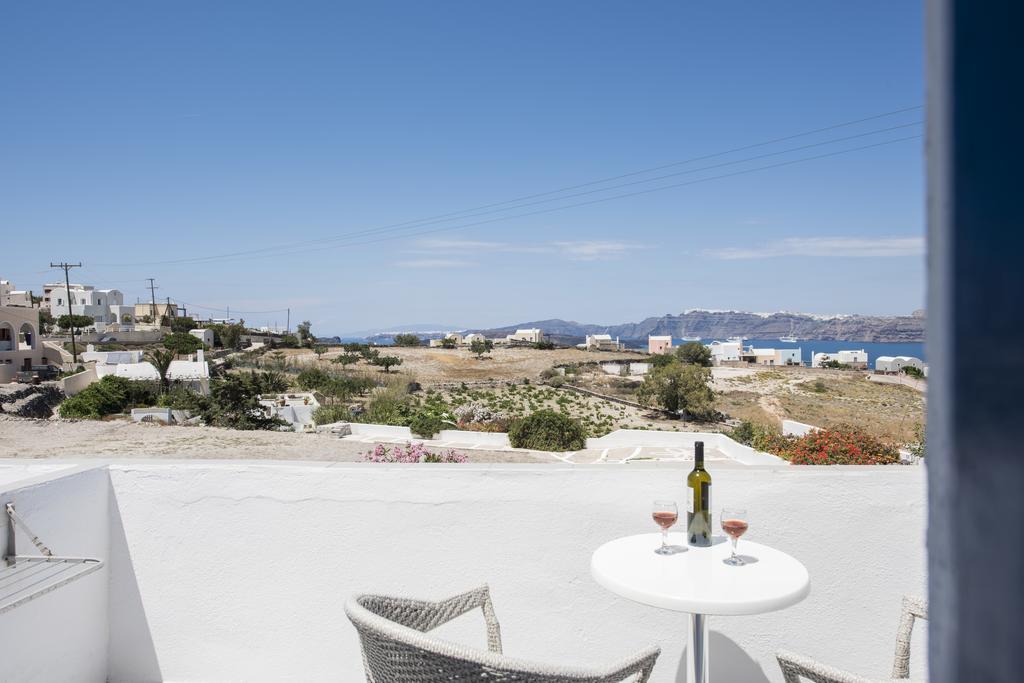 Thira'S Dolphin Aparthotel Akrotírion Екстериор снимка